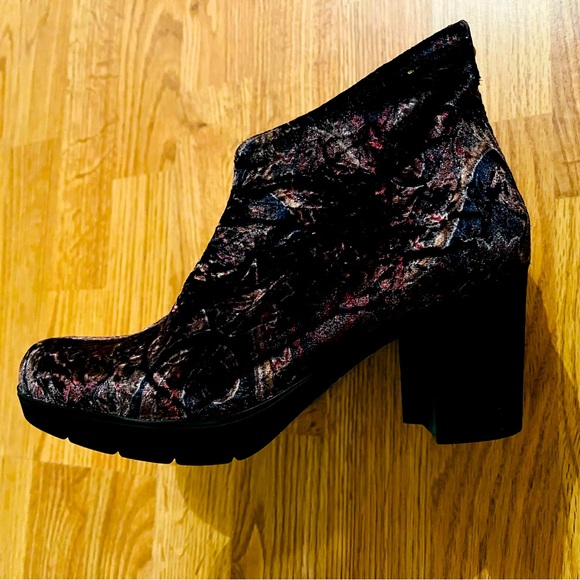 Suede boots - Picture 3 of 6